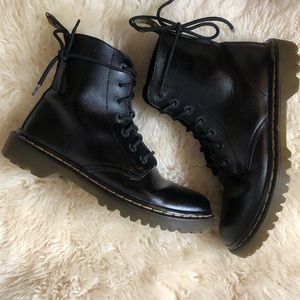 Dr. Martens Luana boot S8